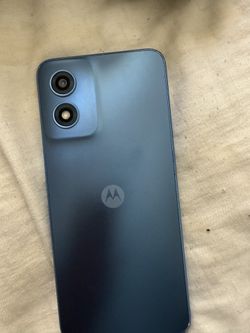 Motorola Moto G (50MP Quad Pixel) – Powers On – Cracked Screen – Sold As-Is / For Parts 