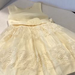 “Little Girls Dress” Sz 5, Pale yellow, Fancy Party 