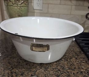 1930s  - 1940s Montgomery Wards enameled basin