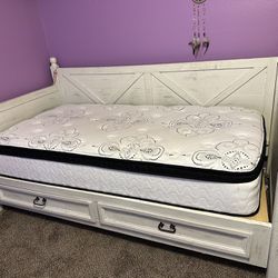 Twin Bed W/ 2 Draws! Purchased From Johnson’s Furniture 