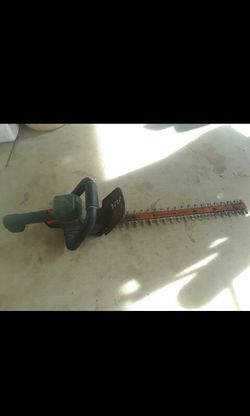 Black and Decker 22 inch electric hedge trimmer with auto stop for Sale in  Phoenix, AZ - OfferUp