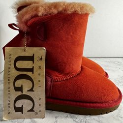 Ugg Boots Australian Sheepskin . NEW!! With Tags Little Kids Size 7/8