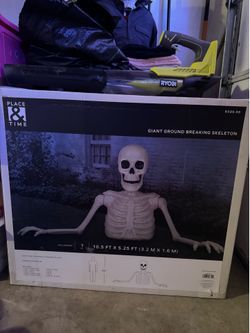Halloween extra large lawn skeleton