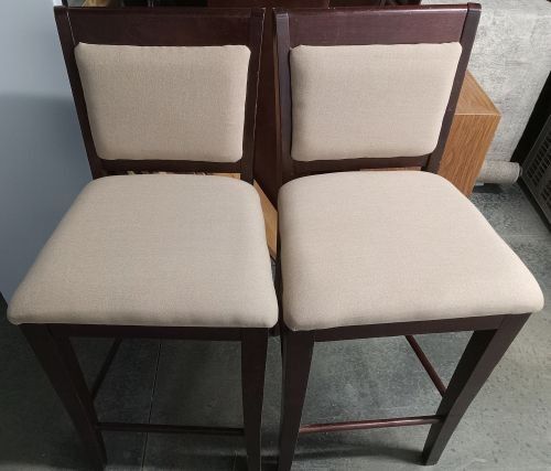 2 BAR STOOLS