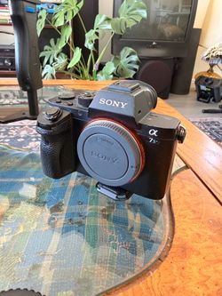 Sony A7S II, Sony 18-105mm F4, Canon EF 16-35mm F/2.8 L II and others