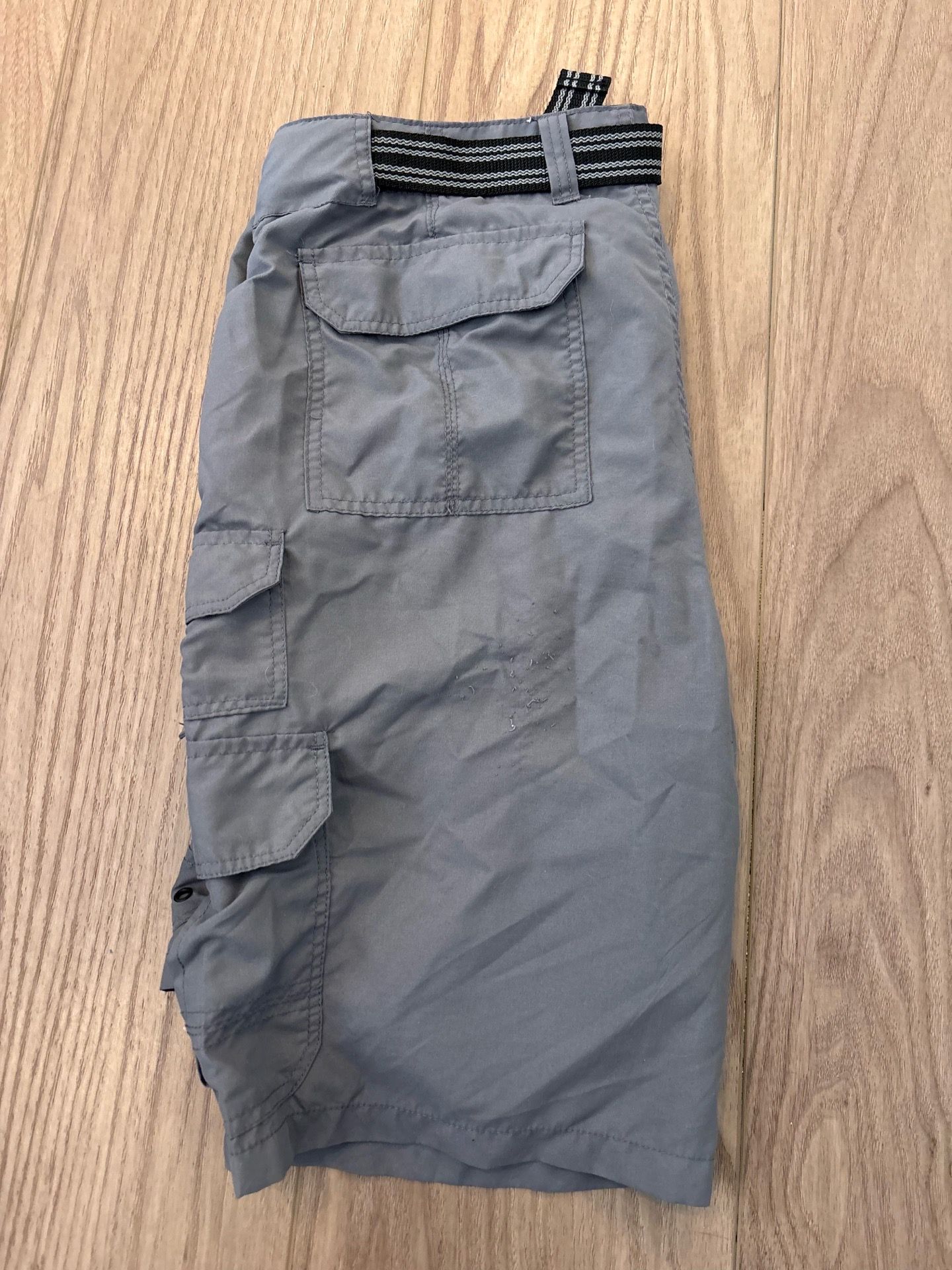 Mens travel shorts size 36. Some pilling on back left side, reflected in price. Located in Murray cash/Venmo. Fcfs or hold with Venmo