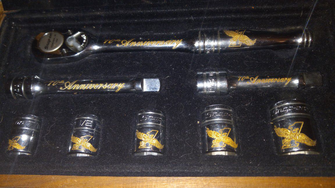 Never Used 70th Anniversary 8 Pieace 3/8 24 Carrot Gold Ingraved Snap-on Socket Set 1920/1990