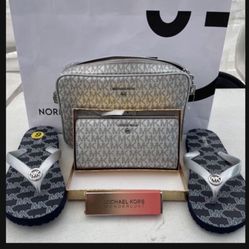 Michael Kors Set NWT Flip flops size 9 Serious inquiries only please  Pick up location in the city of Pico Rivera 