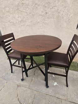 High Table with 2 barstools
