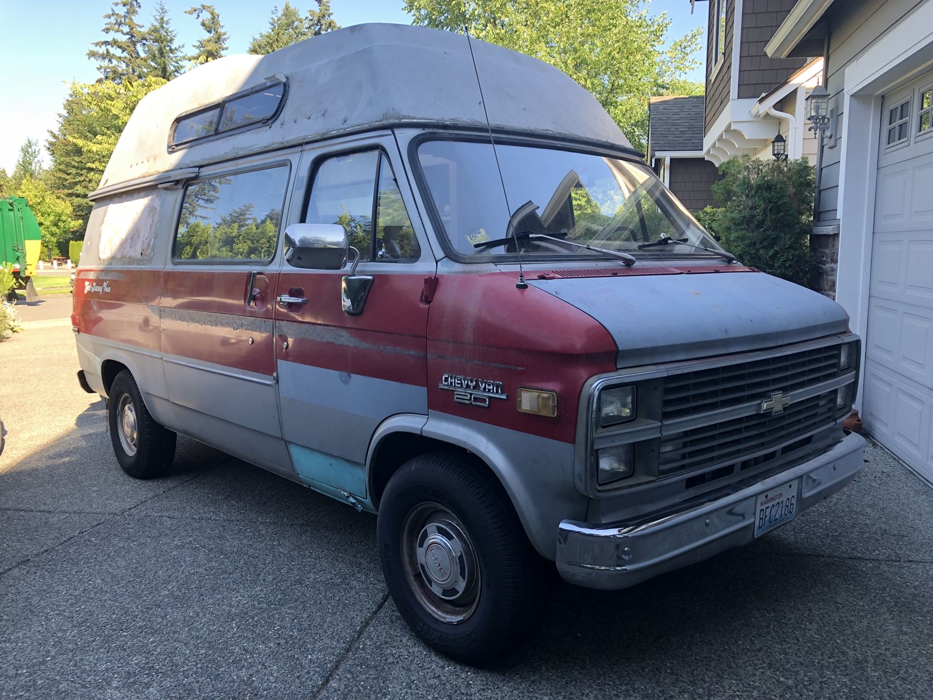 1986 Chevy G20 Camper Van with Extended Top