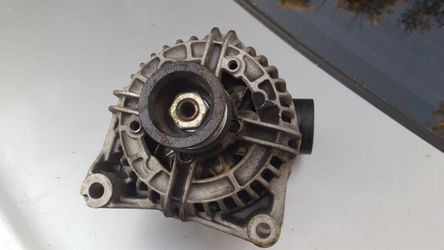 2002 BMW 325i ALTERNATOR.