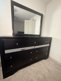 Queen Bedroom Set