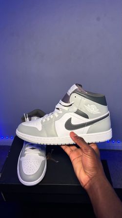 Jordan 1 Mid Smoke Grey