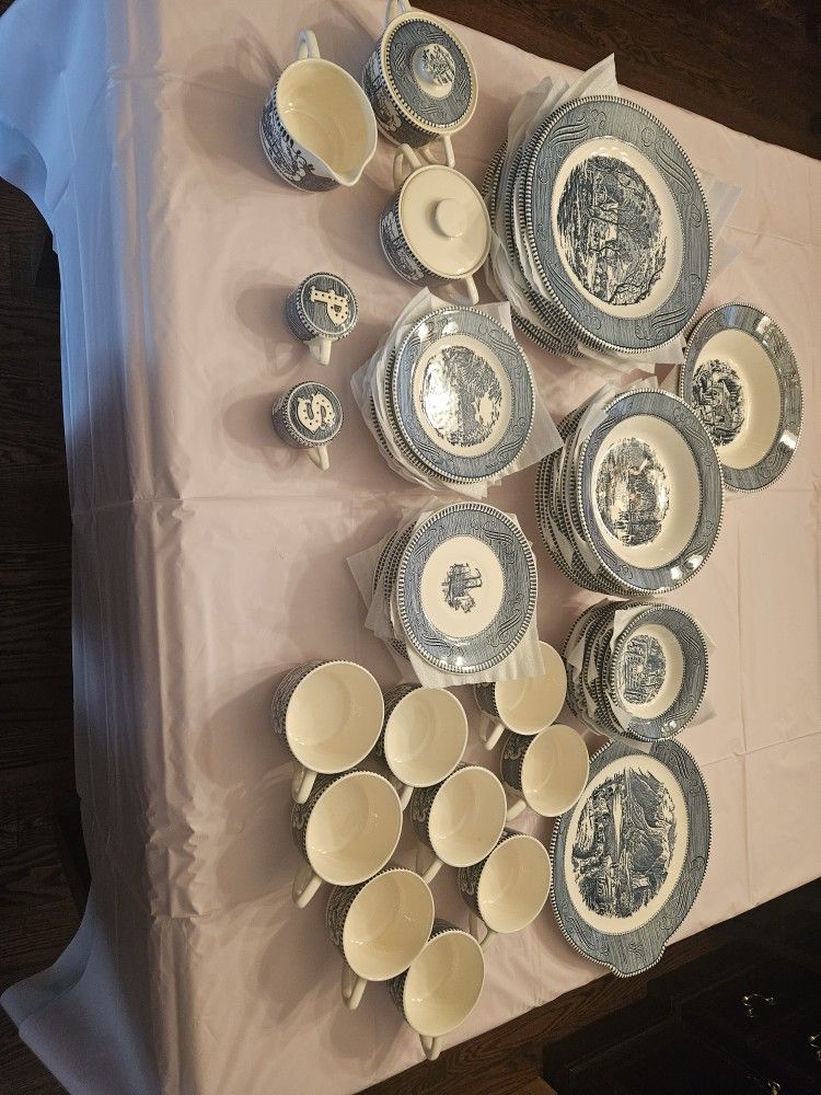 Currier&Ives Maple Sugaring By Royal 58 Pieces