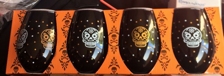 Four 20oz Day of the dead wine glasses