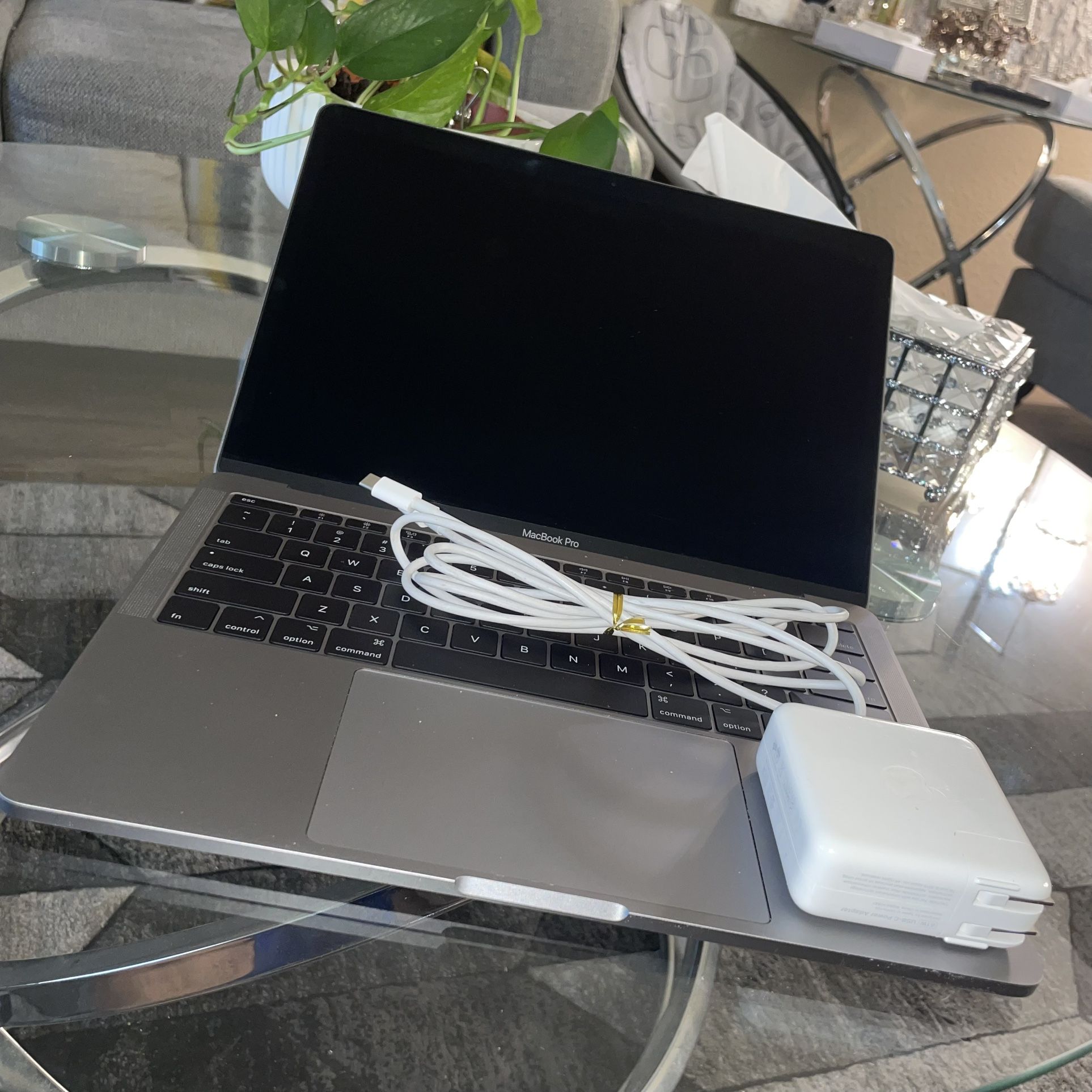 MacBook Pro 14,1 Almost New