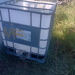 260 Gallon Water Tank/ Top Open