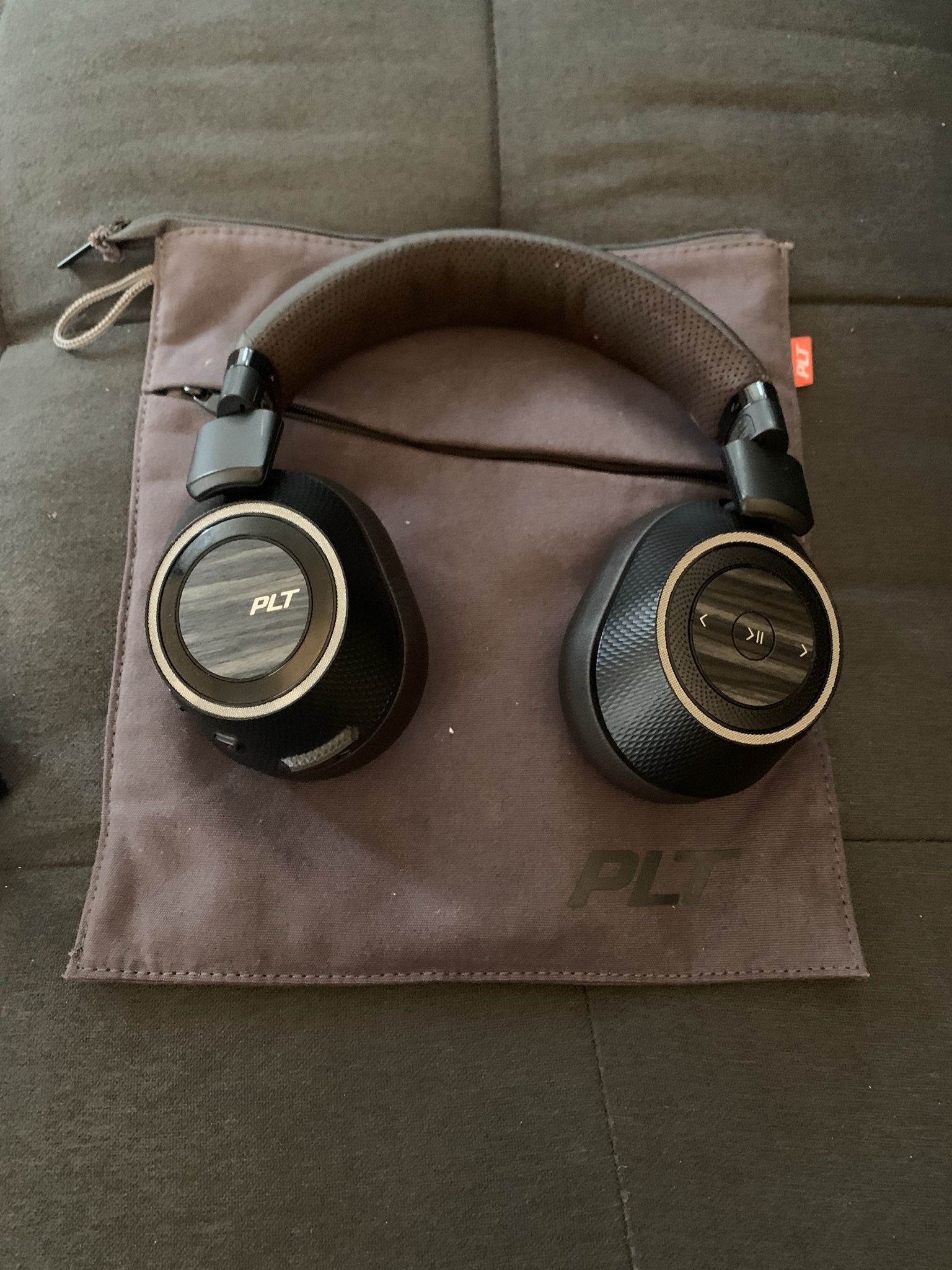 Plantronics Wireless Noise Canceling headset