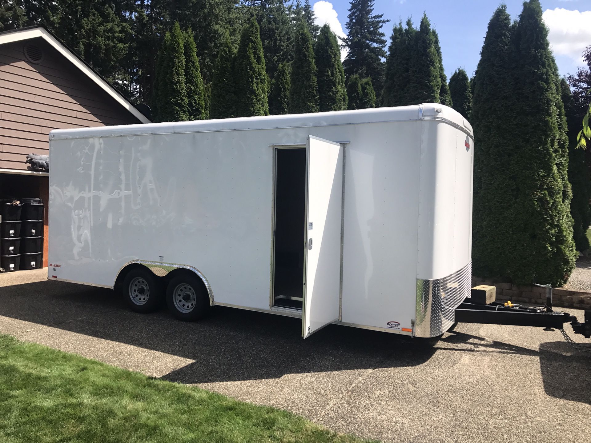 2018 20 ft enclosed trailer made by cargo mate