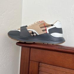 Burberry Velcro Sneakers 👟 