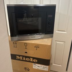 MIELE PureLine 24” Microwave Oven M 6040 SC  