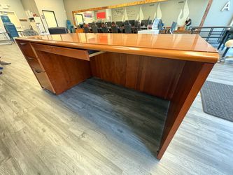 Large Executive Wood Desk – Cherry Finish – VERY HEAVY