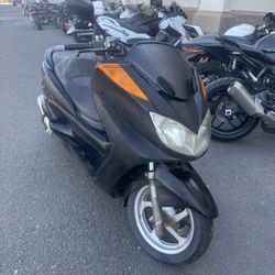 2005 Yamaha majesty maxi-scooter