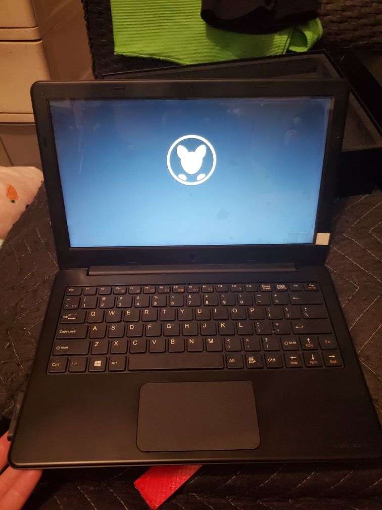 Kangaroo Notebook 2in1 laptop New