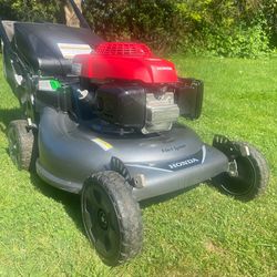 Honda HRR216 Push Lawn Mower