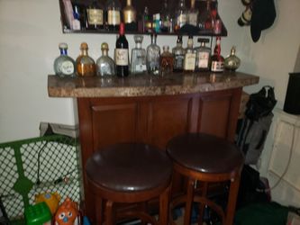 BAR BROWN MARBLE WITH 4 MATCHING STOOLS
