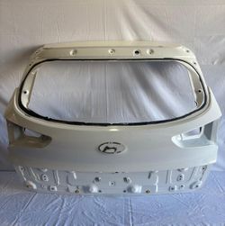 2016-2018 Hyundai Tucson OEM Power Liftgate Tailgate Shell 73700-D3050 Used