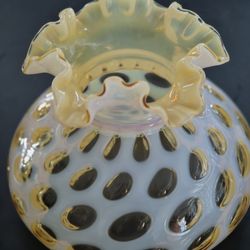 FENTON HONEY/ GOLD  OPALESCENT COIN DOT SHADE