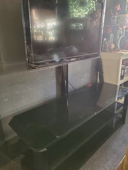 Samsung 35 Inch TV 1080p With Mount Stand