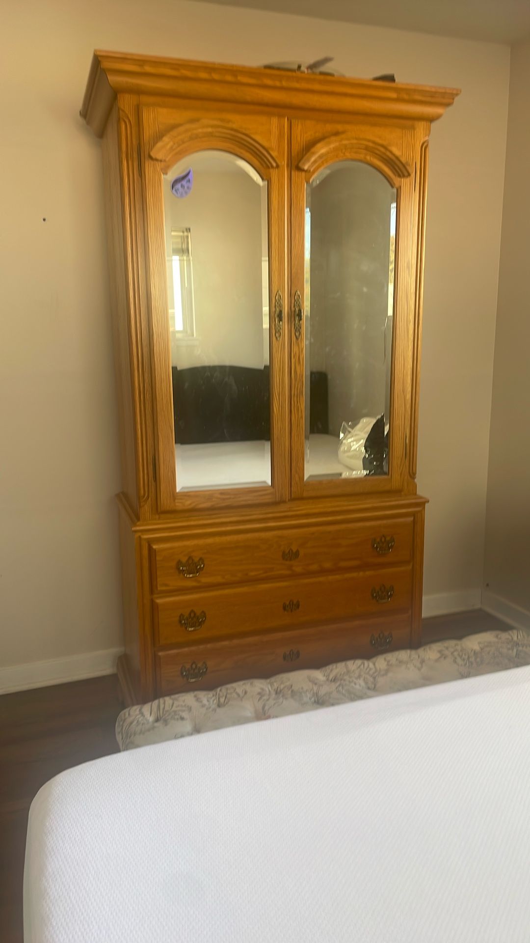 Dresser With Mirror 