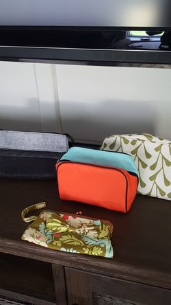 Cosmetic bags and wristlet