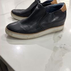 5.00 Vans Shoe , Price Down Almost New!