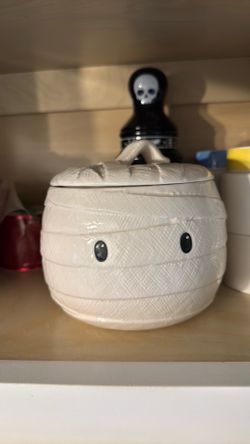 Medium size mummy cookie jar