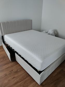 Full size bed w/mattress