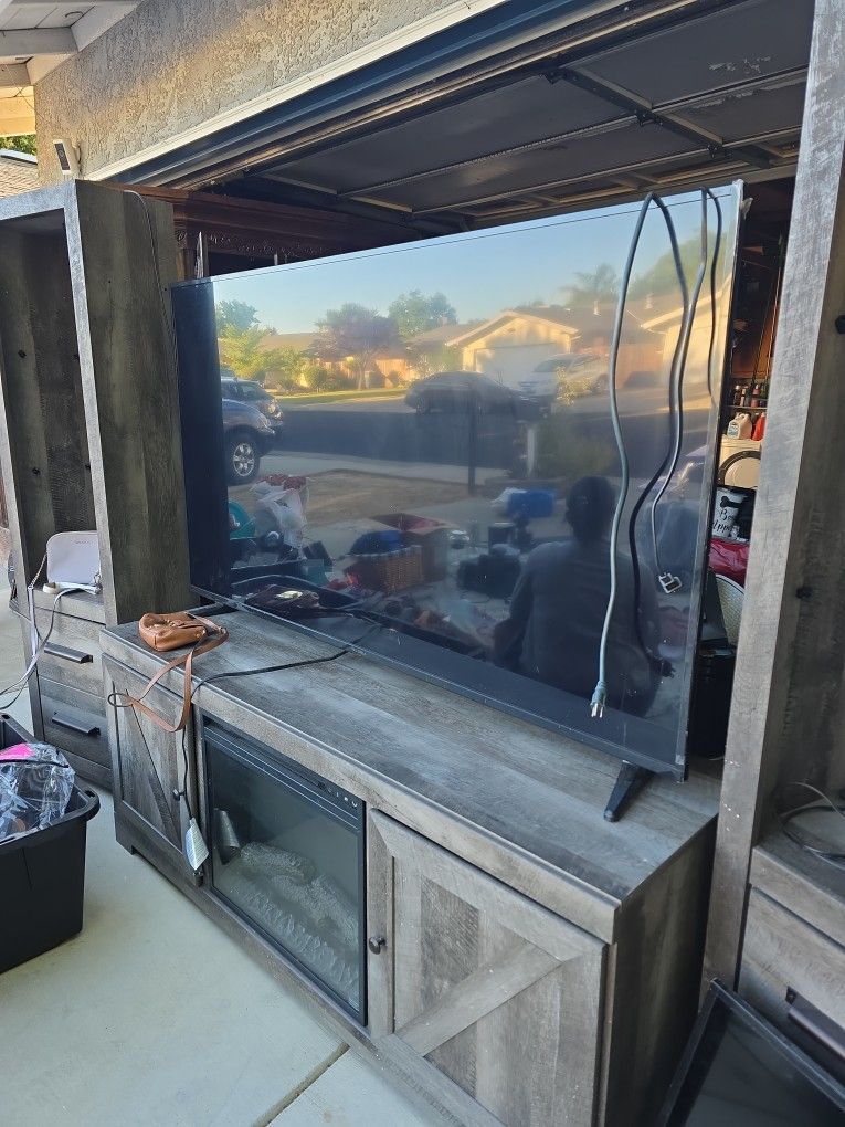 Yard Sale 903 Purdue Ave Clovis Ca 93611 for Sale