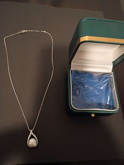 Diamond Pearl Necklace Brand New in Box!