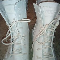 WOMEN'S GUESS IVORY COMBAT BOOTS 