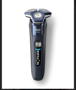 Philips Norelco Shaver 7800 S7885/85 Wet & Dry – New (Open Box)
