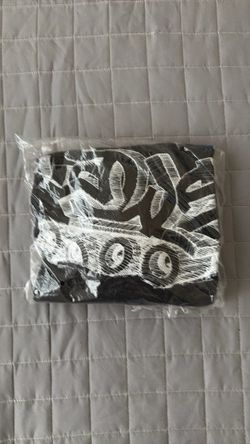 KAWS Uniqlo tee shirt xxl