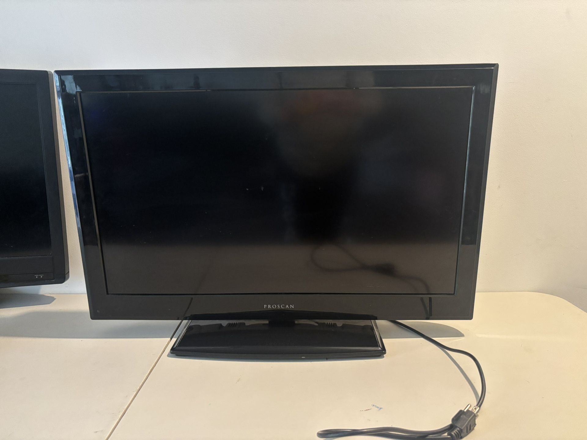 PROSCAN 32” LED TV/DVD COMBO