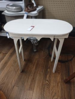 Vtg wooden side table