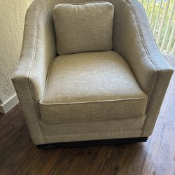 Swivel Club Chair 