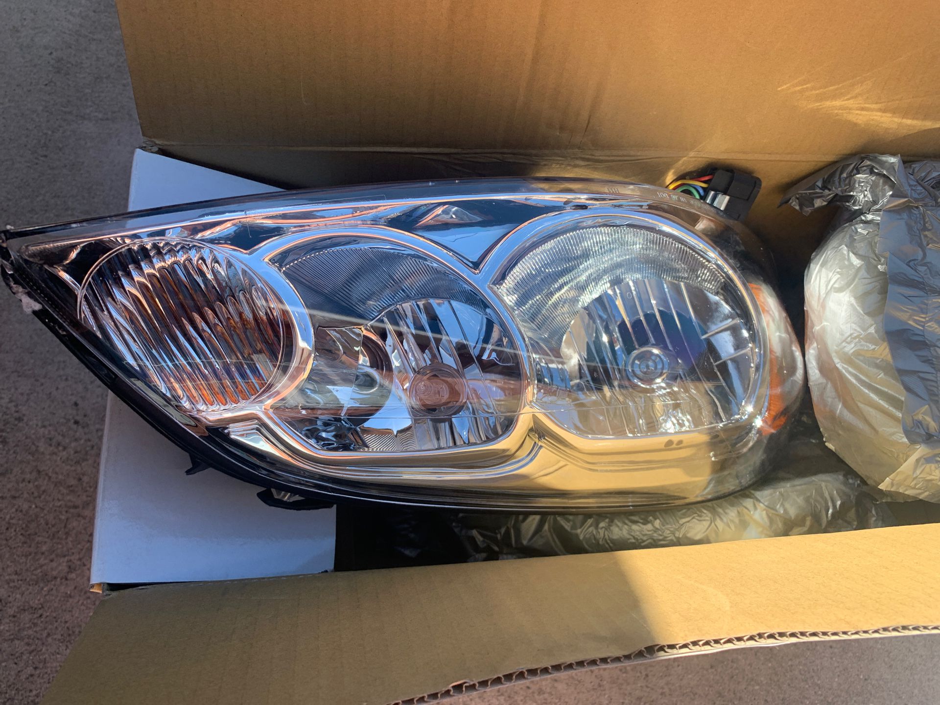 2 headlights for a 2014 imánala limited used for 2 months perfect conditions