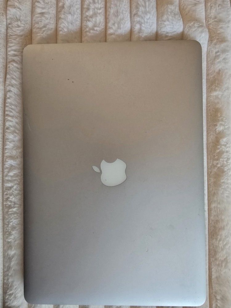 2015 MacBook Pro 2.8 I7 500gb