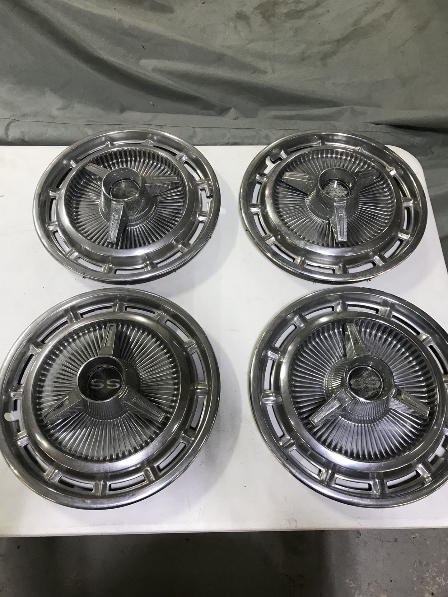 1965 1966 CHEVROLET IMPALA SS HUBCAPS 65 66 for Sale in Hialeah, FL ...