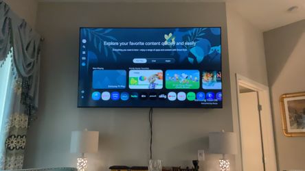 75 inch Samsung TV with wall mount 2 months old 300